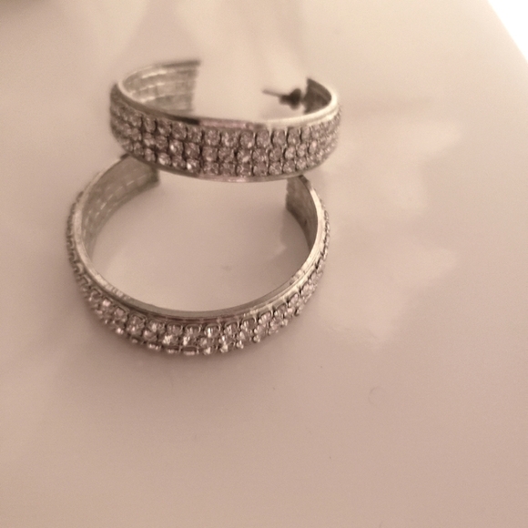 🌟Silver hoop earrings🌟 - Picture 3 of 4